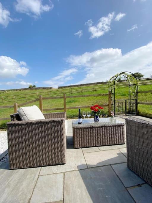 Luxury Detached Peak District Stone Barn - Dog Friendly Villa Hazelwood Esterno foto