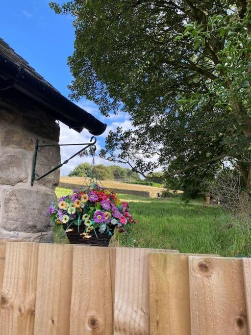 Luxury Detached Peak District Stone Barn - Dog Friendly Villa Hazelwood Esterno foto
