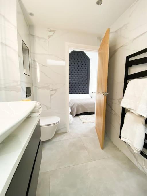 Luxury Detached Peak District Stone Barn - Dog Friendly Villa Hazelwood Esterno foto