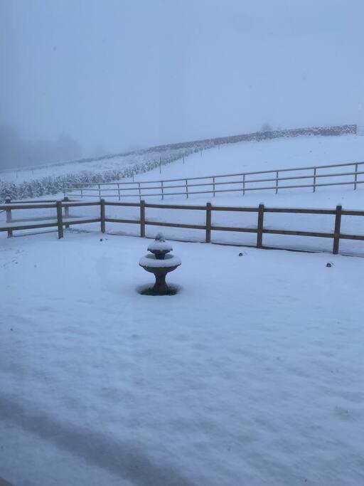 Luxury Detached Peak District Stone Barn - Dog Friendly Villa Hazelwood Esterno foto