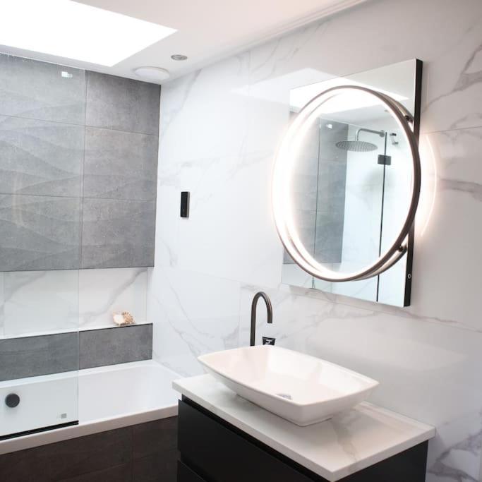 Luxury Detached Peak District Stone Barn - Dog Friendly Villa Hazelwood Esterno foto
