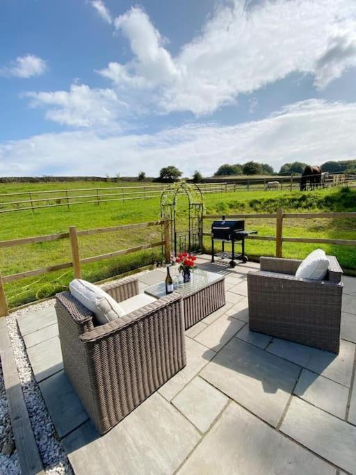 Luxury Detached Peak District Stone Barn - Dog Friendly Villa Hazelwood Esterno foto