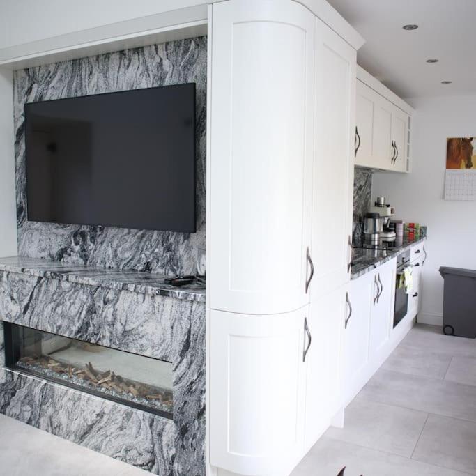 Luxury Detached Peak District Stone Barn - Dog Friendly Villa Hazelwood Esterno foto