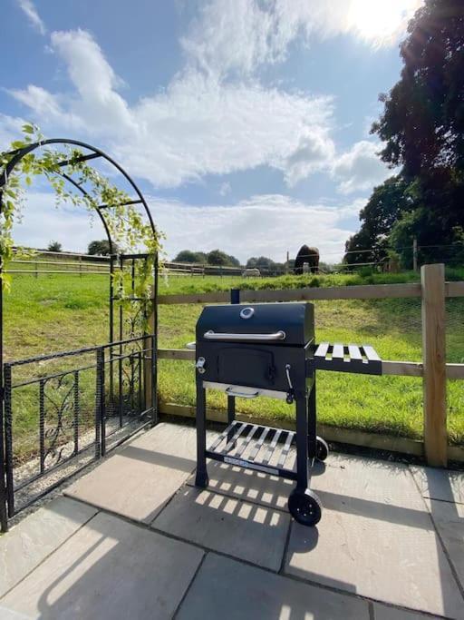Luxury Detached Peak District Stone Barn - Dog Friendly Villa Hazelwood Esterno foto