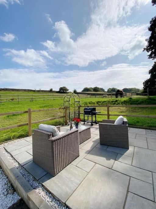 Luxury Detached Peak District Stone Barn - Dog Friendly Villa Hazelwood Esterno foto