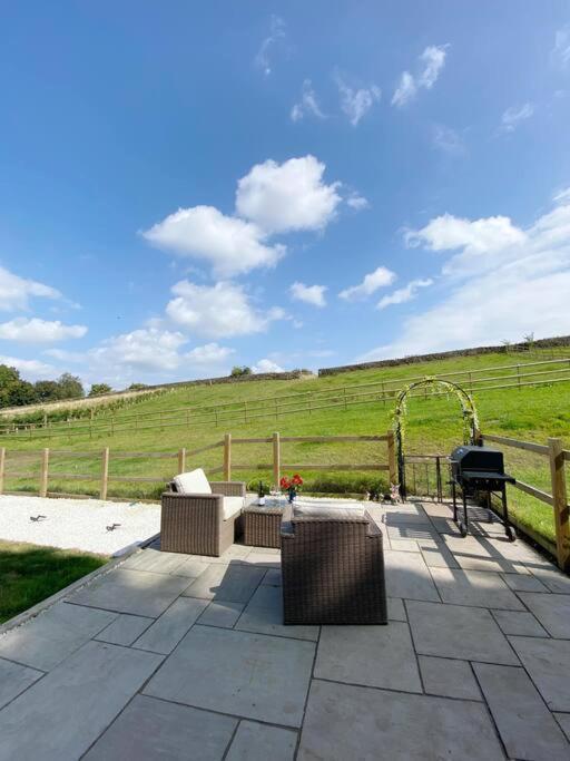 Luxury Detached Peak District Stone Barn - Dog Friendly Villa Hazelwood Esterno foto